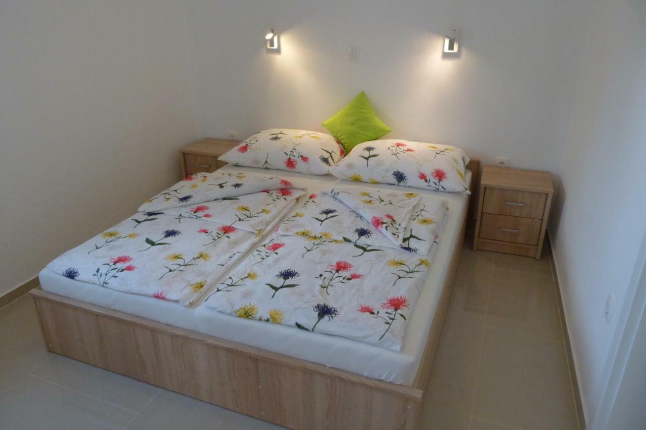 Apartments Monja & Dadi, Malinska, ונטאצ'יצ'י מראה חיצוני תמונה